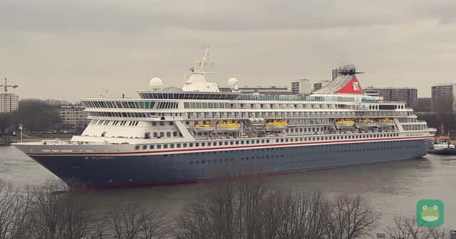 Balmoral turning on the Scheldt at Antwerp, 2016