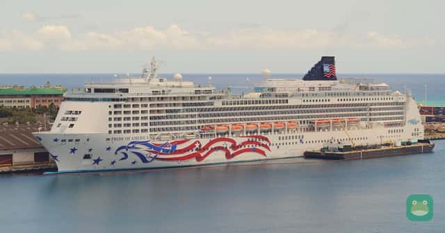 Pride of America seen from Aloha Tower, Honolulu, May 2010